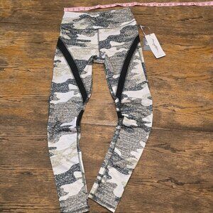 2 for $50    🏷️NWT   -  Black & Pink Camo Full Length GOTTEX Leggings sz S